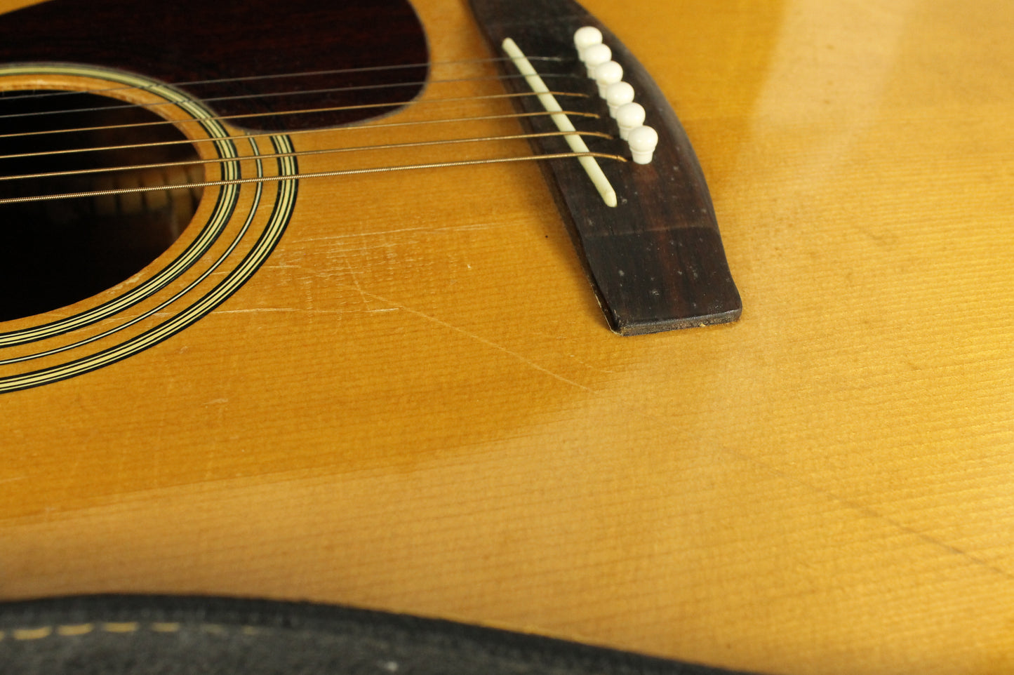 Yamaha FG-200 Guitar and Case