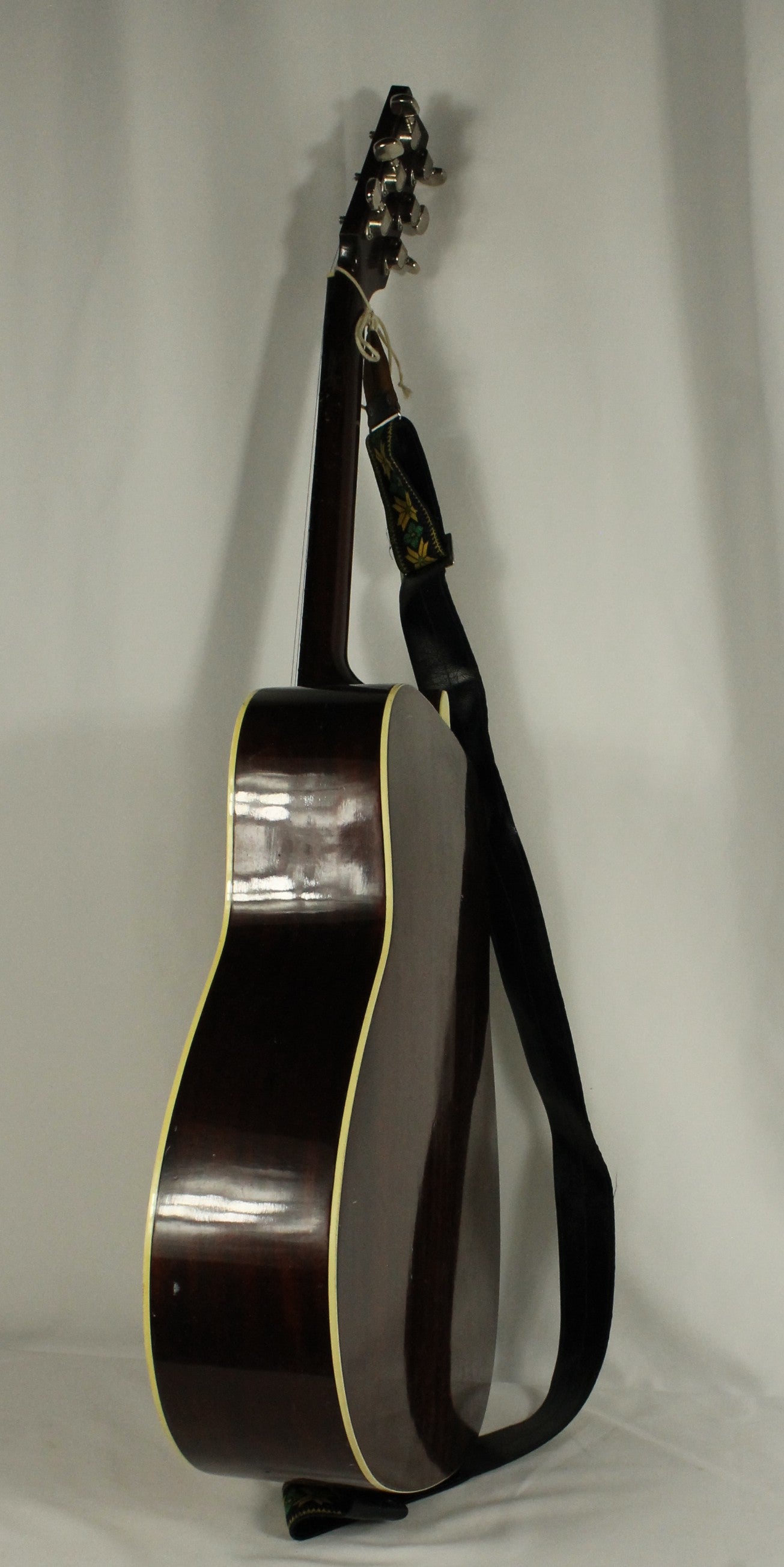 Yamaha FG-200 Guitar and Case