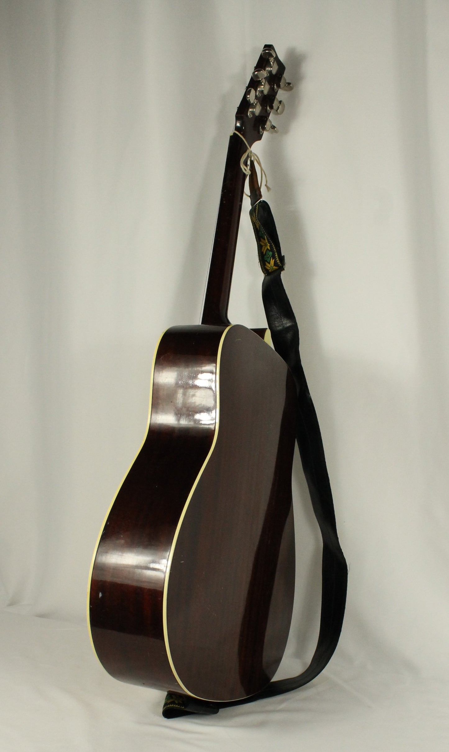 Yamaha FG-200 Guitar and Case