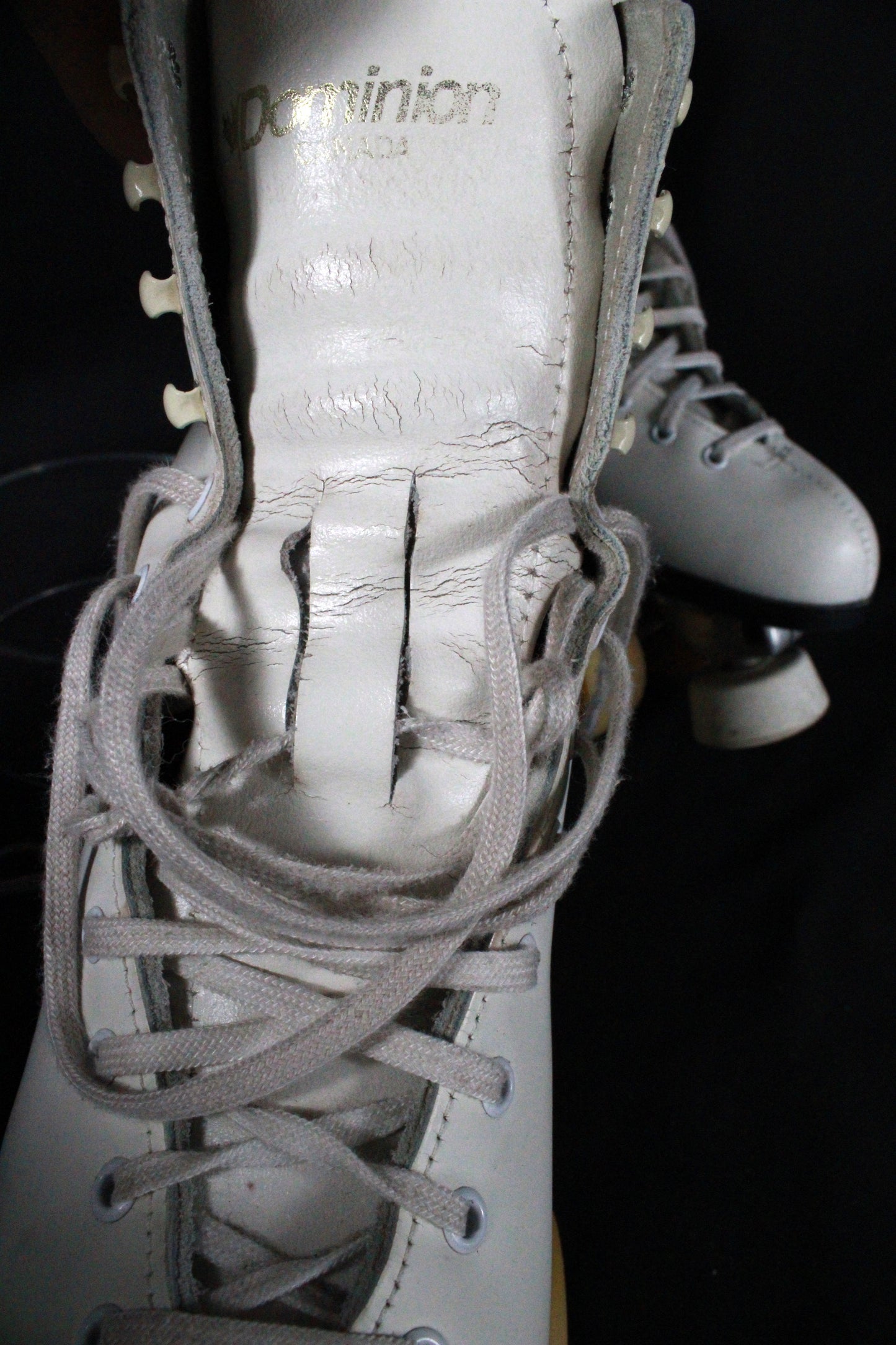 Dominion Canada White Leather Roller Skates