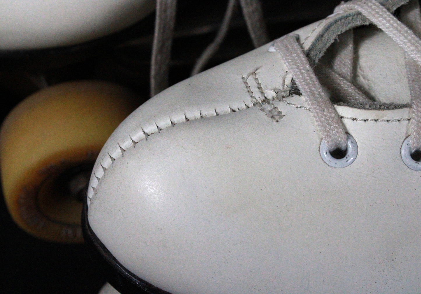 Dominion Canada White Leather Roller Skates