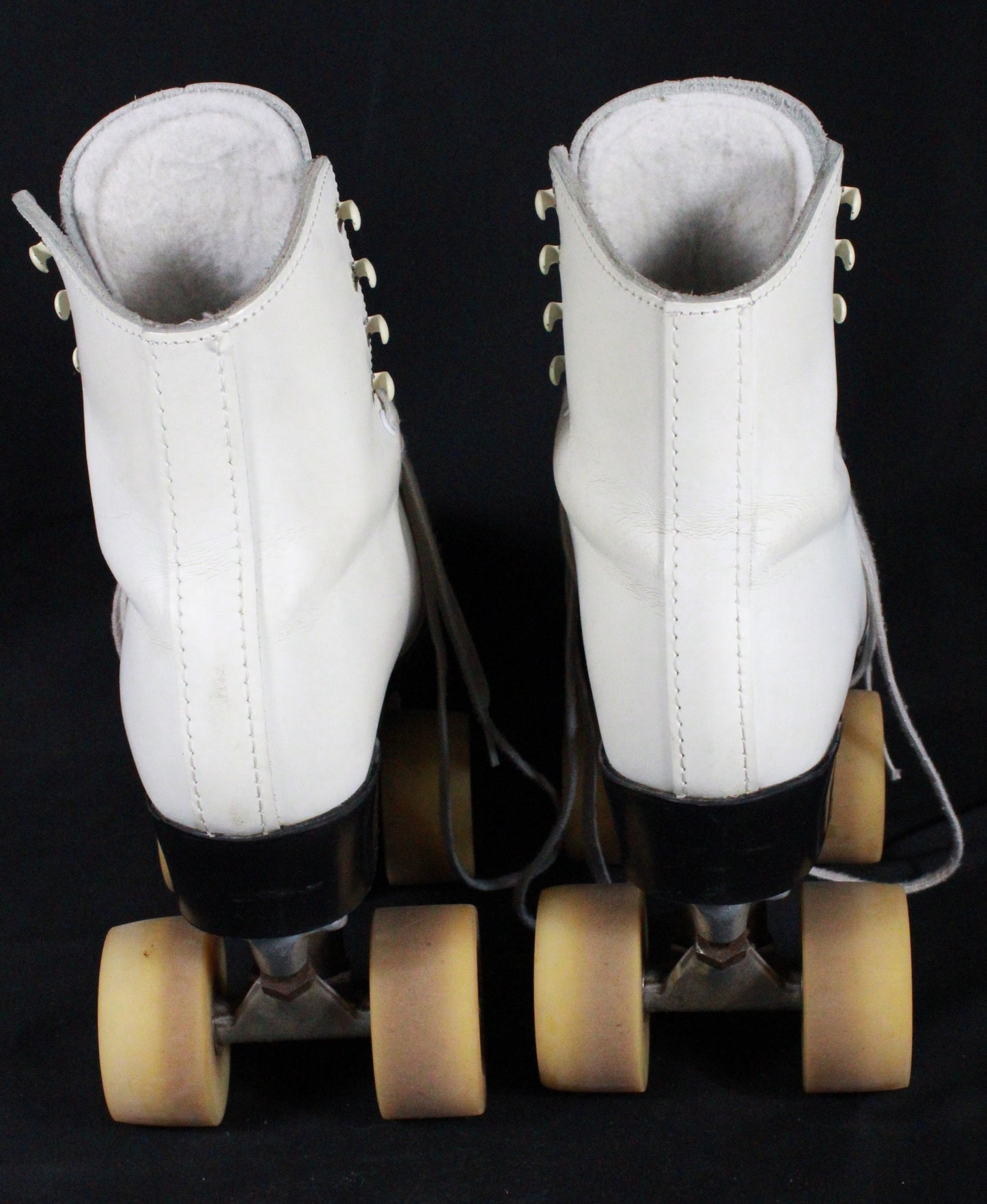 Dominion Canada White Leather Roller Skates