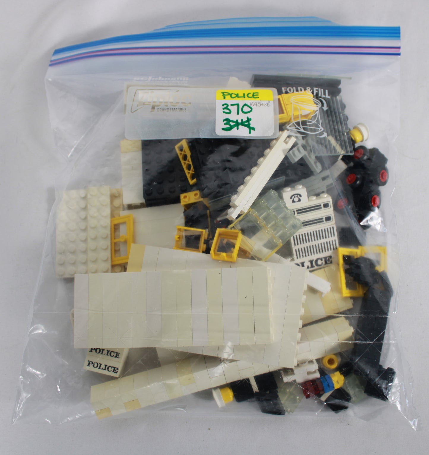 LEGO Legoland Vintage Police Headquarters Set 370 Parts and Baseplate (1976)