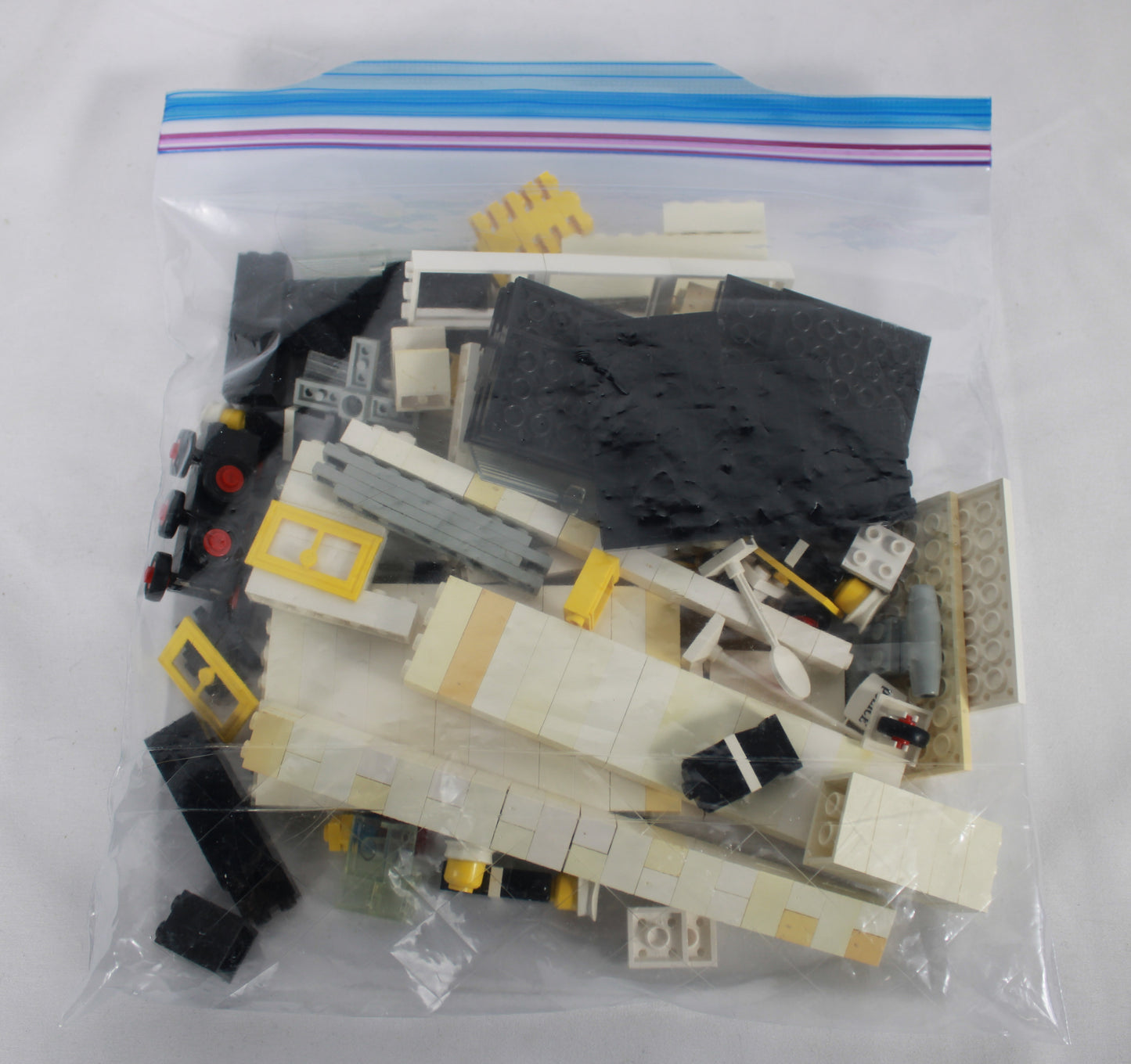 LEGO Legoland Vintage Police Headquarters Set 370 Parts and Baseplate (1976)