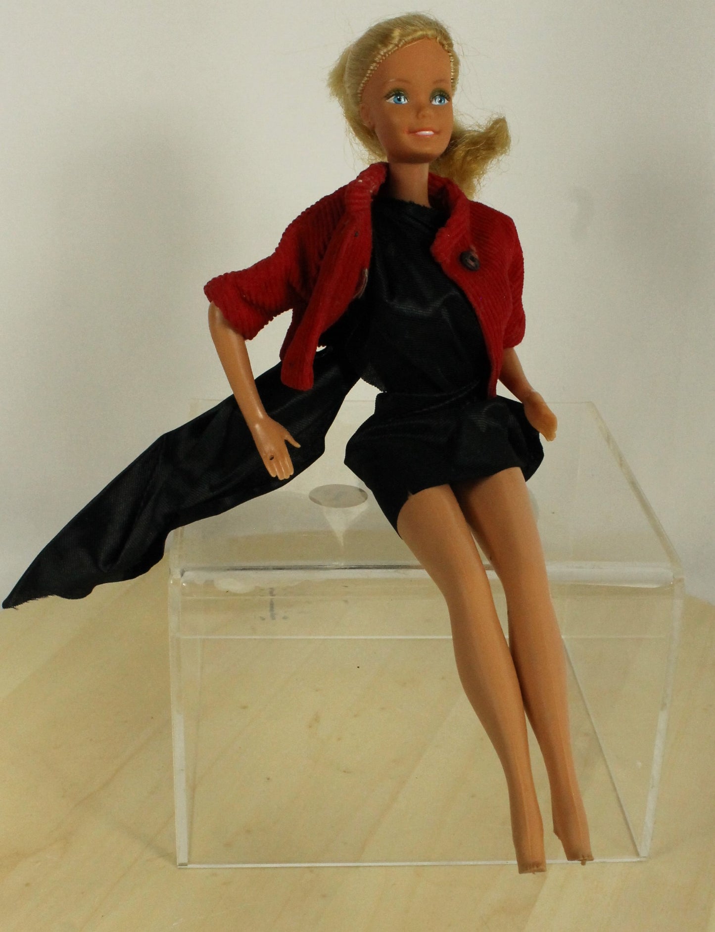 Vintage 1968 Barbie Doll with Assorted Clothes Lot & Purple Carrying Case