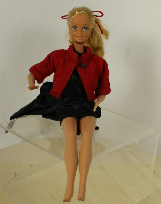 Vintage 1968 Barbie Doll with Assorted Clothes Lot & Purple Carrying Case