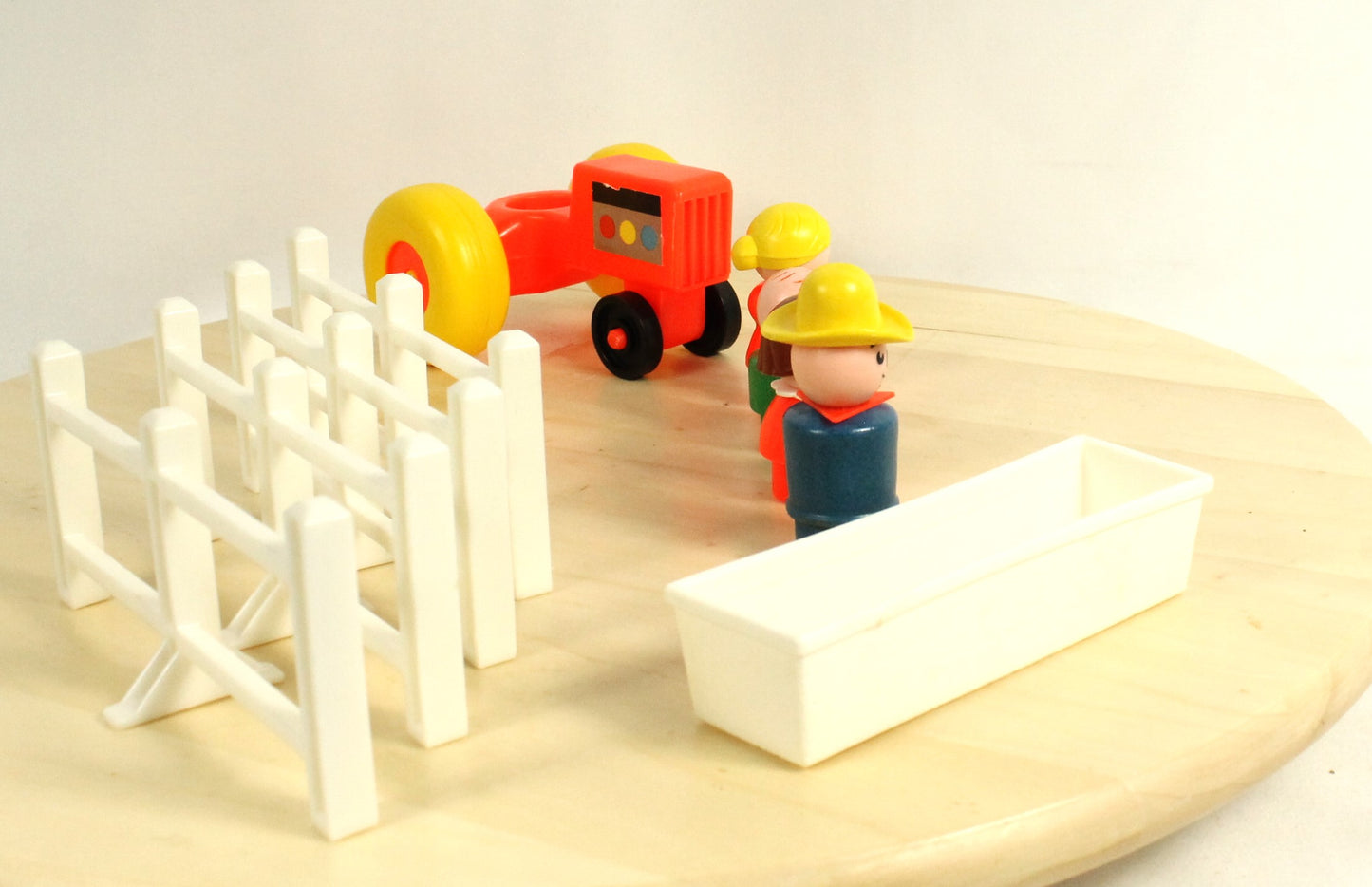 Fisher-Price Play Family Farm